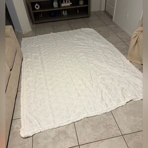 Serena & Lily Twin Comforter White Embroidered